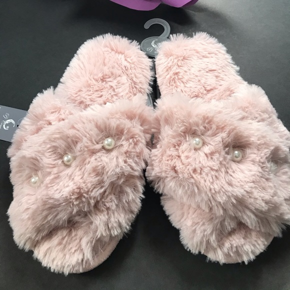 pj couture Shoes - PJ COUTURE Slippers pink with pearls NWT size 6